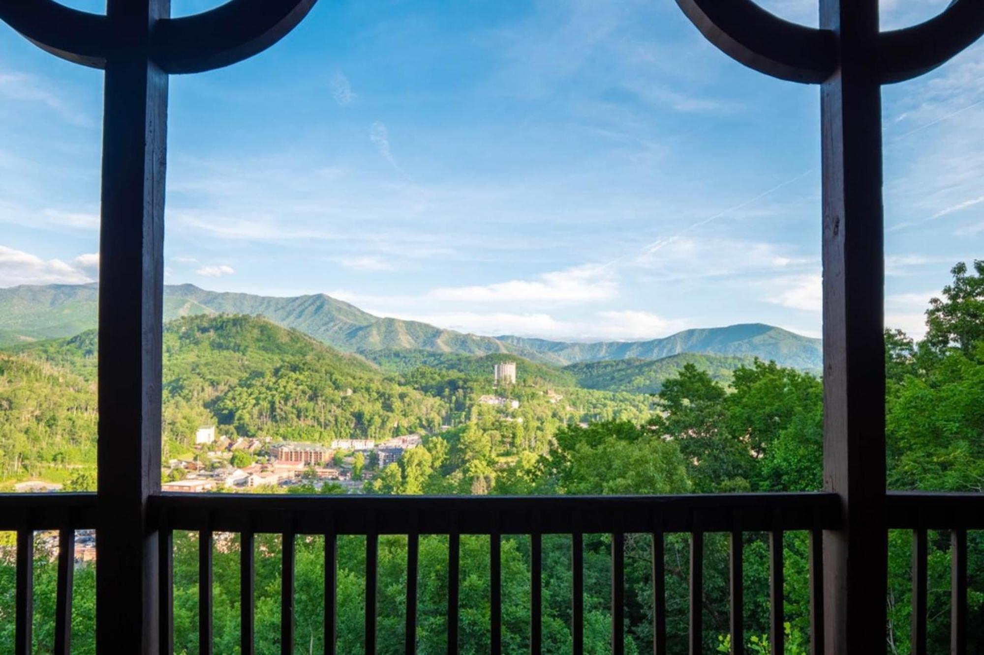 Hickory Ridge By Avantstay Incredible Private Elevated Cabin Sleeps 20 แกตลิงเบิร์ก ภายนอก รูปภาพ