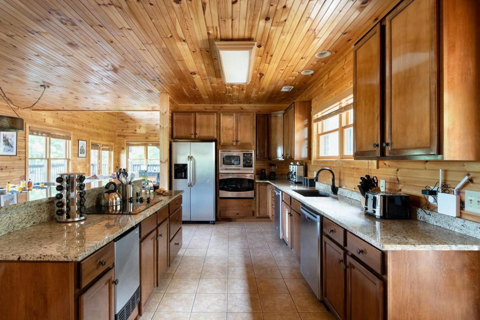 Hickory Ridge By Avantstay Incredible Private Elevated Cabin Sleeps 20 แกตลิงเบิร์ก ภายนอก รูปภาพ