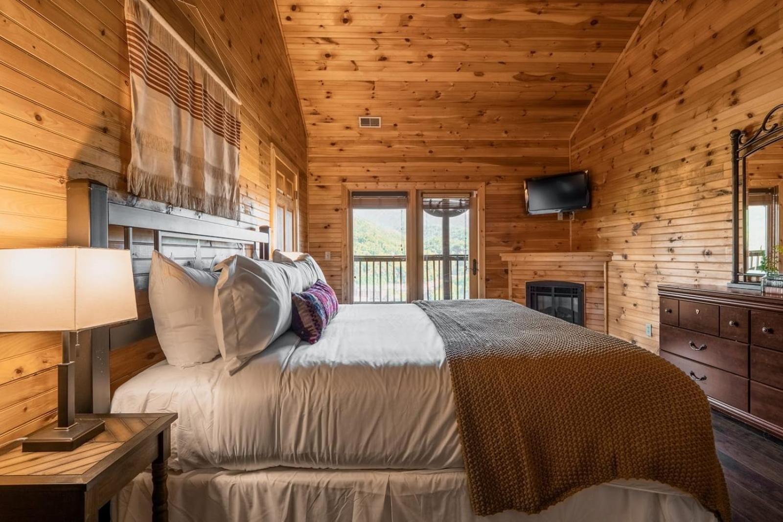 Hickory Ridge By Avantstay Incredible Private Elevated Cabin Sleeps 20 แกตลิงเบิร์ก ภายนอก รูปภาพ
