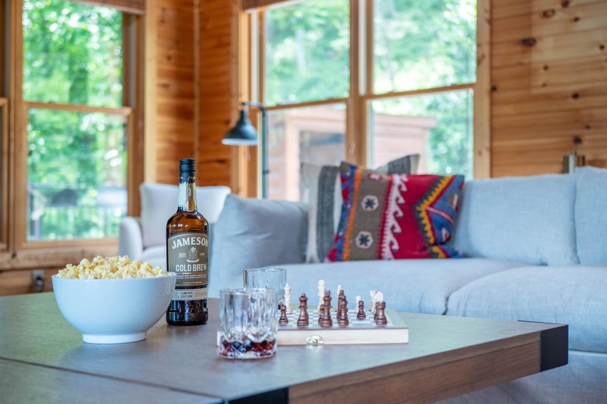 Hickory Ridge By Avantstay Incredible Private Elevated Cabin Sleeps 20 แกตลิงเบิร์ก ภายนอก รูปภาพ