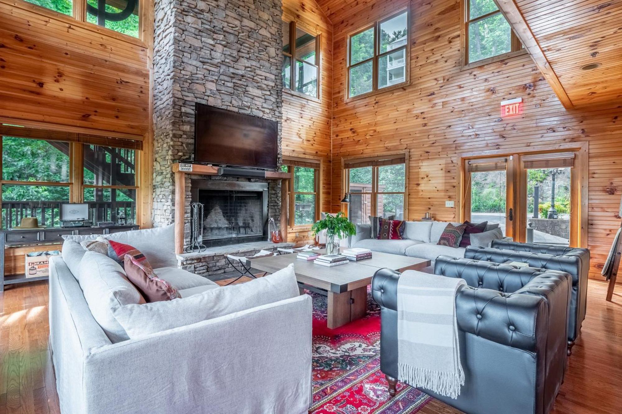 Hickory Ridge By Avantstay Incredible Private Elevated Cabin Sleeps 20 แกตลิงเบิร์ก ภายนอก รูปภาพ