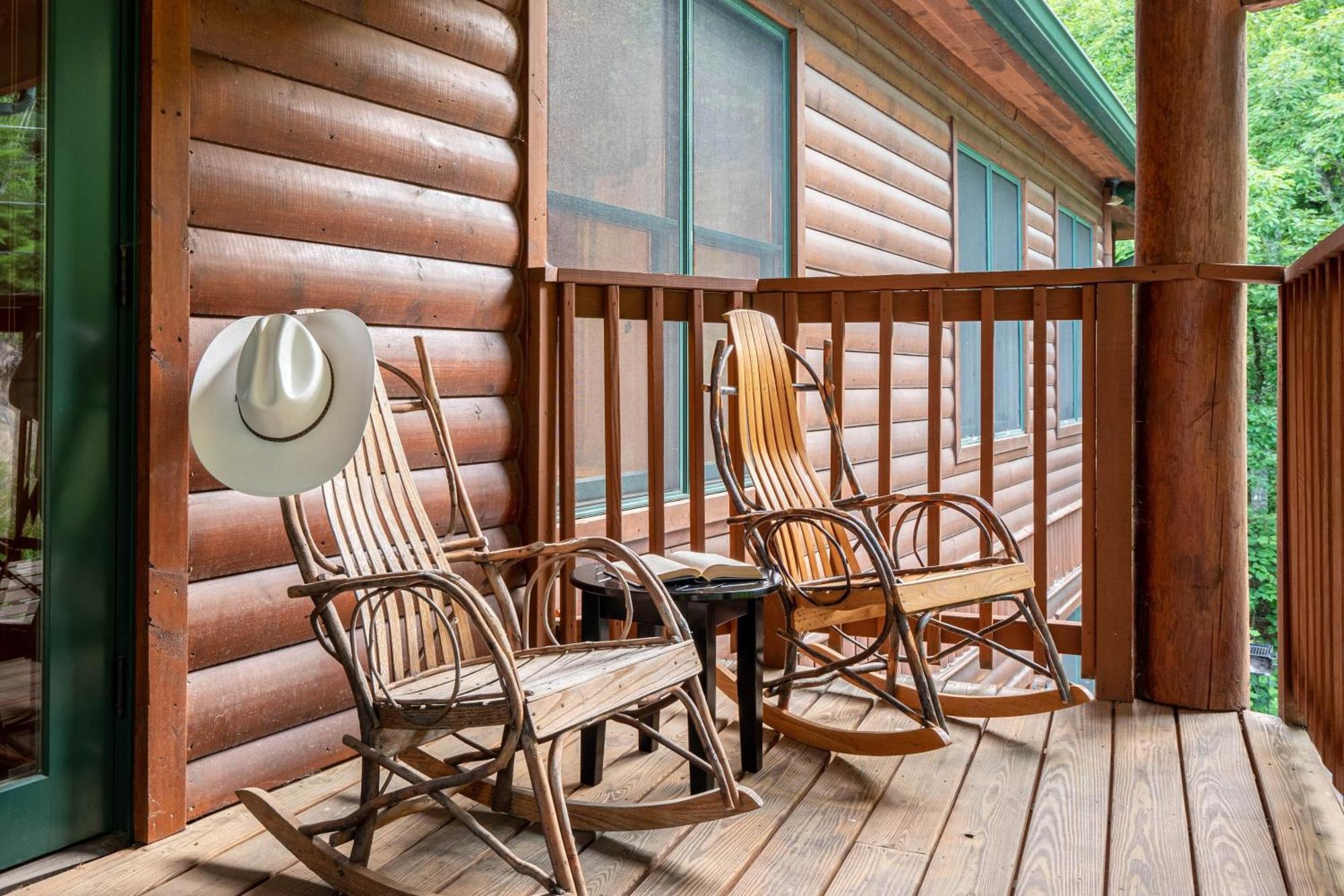 Hickory Ridge By Avantstay Incredible Private Elevated Cabin Sleeps 20 แกตลิงเบิร์ก ภายนอก รูปภาพ